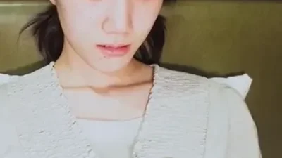 Vẻ đẹp mặt mộc ngực lép ngây thơ – Phevkl App xem phim sex HD