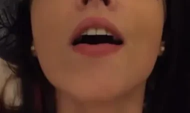 Nữ sinh hư hỏng Emily Cash - Phim sex HD trên Phevkl App
