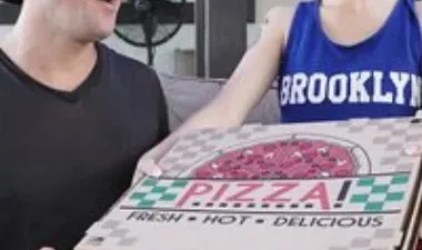 Bữa tiệc pizza bất ngờ và sung sướng - Phim sex HD tại Phevkl App