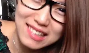 Sức hút khó cưỡng của nàng kính cận – Phim sex JAV vietsub HD trên Phevkl App