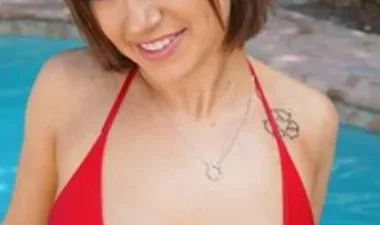 Gracie Gates bơi lội nóng bỏng - Phim sex HD tại Phevkl App
