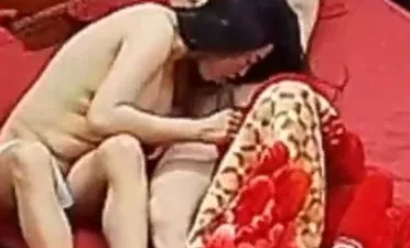Bí mật dưới tấm chăn vợ chồng - Xem phim sex HD tại Phevkl App