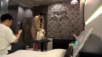 FC2-PPV-4784041 [Yuina-chan x Chụp riêng] Khi tôi giao hàng cho một tiệm mát-xa nam, cô ấy xinh đẹp đến mức tôi phải quỳ xuống và cầu xin cô ấy quay phim cho tôi...