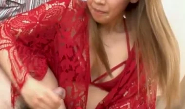 Mỹ nhân gợi cảm tự tìm vui khi diễn viên đến trễ - Phevkl