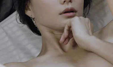 Massage kích dục: Cô nàng Mio bị kỹ thuật viên địt mạnh trên bàn | Phevkl