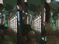 Chơi public với em ở ban công hàng xóm